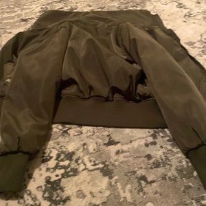 US medium green hood less puffer jacket. Very durable material.